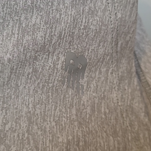 New Balance t shirt like new (L) - Picture 3 of 3